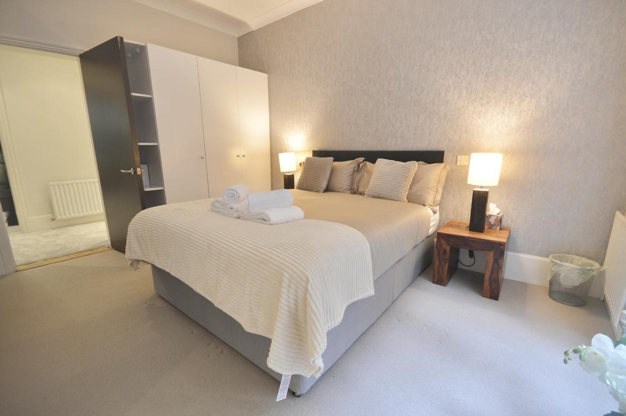 Kensington Apartment, Breakfast, 2 Baths Londen Buitenkant foto